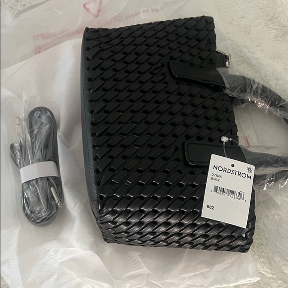 NWT URBAN
EXPRESSIONS
HANDBAGS
Woven Tote Bag Elegant Black Woven,(crossbody) - Picture 10 of 15